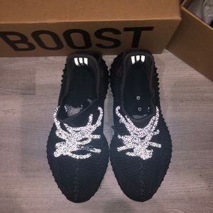 Yeezy 350 black- like new